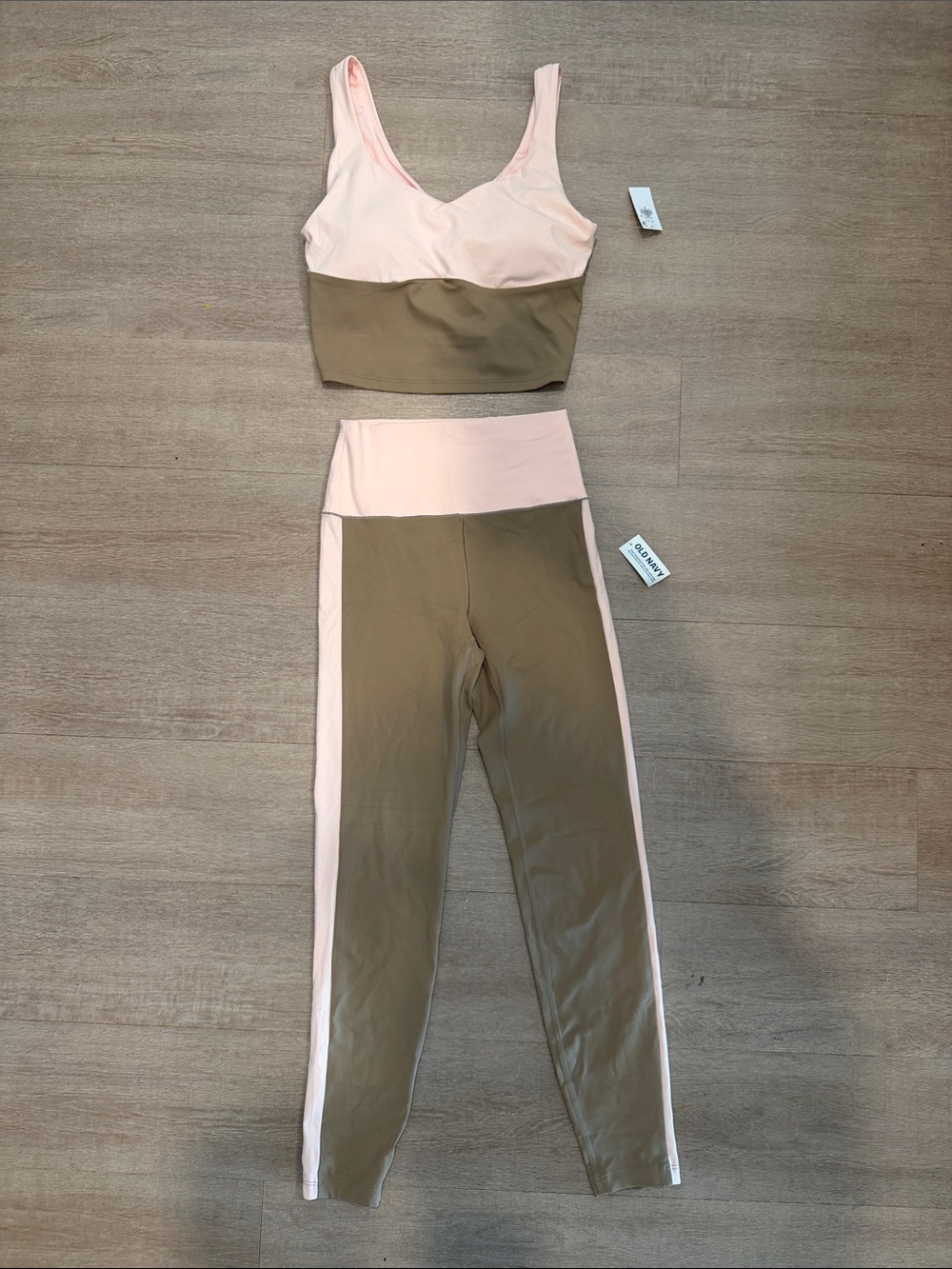 SO CUTE! Old Navy Pink & Brown Colorblock Active Set- Size Small. NWT!